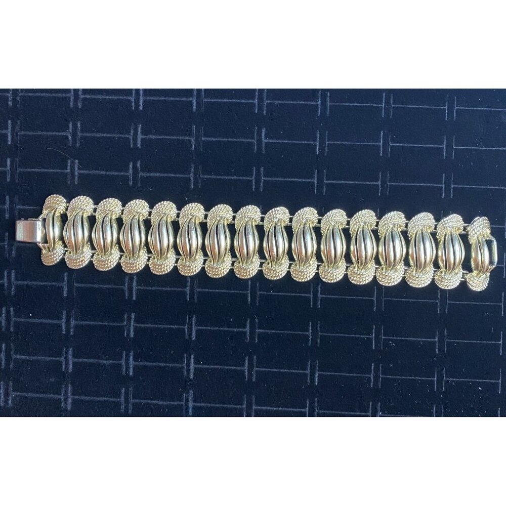 Vintage Coro Silver7.5" Gold-Tone Link Bracelet With Textured Oval Design & Fold